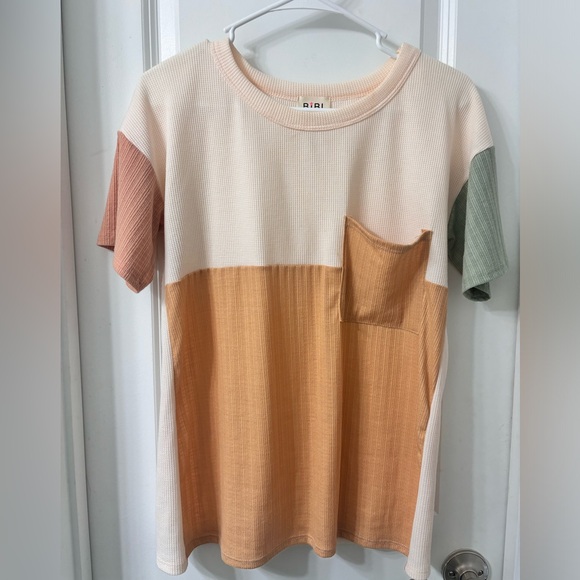 💙💙POSH PARTY HOST PICK💙💙NWOT BiBi Boutique Shirt Color Block & Pocket Size S/M - Picture 6 of 13